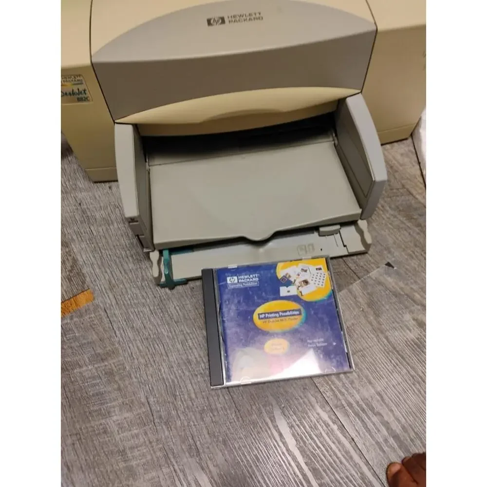 HP Hewlett Packard DeskJet 882C Color Inkjet Printer Vintage C6409B